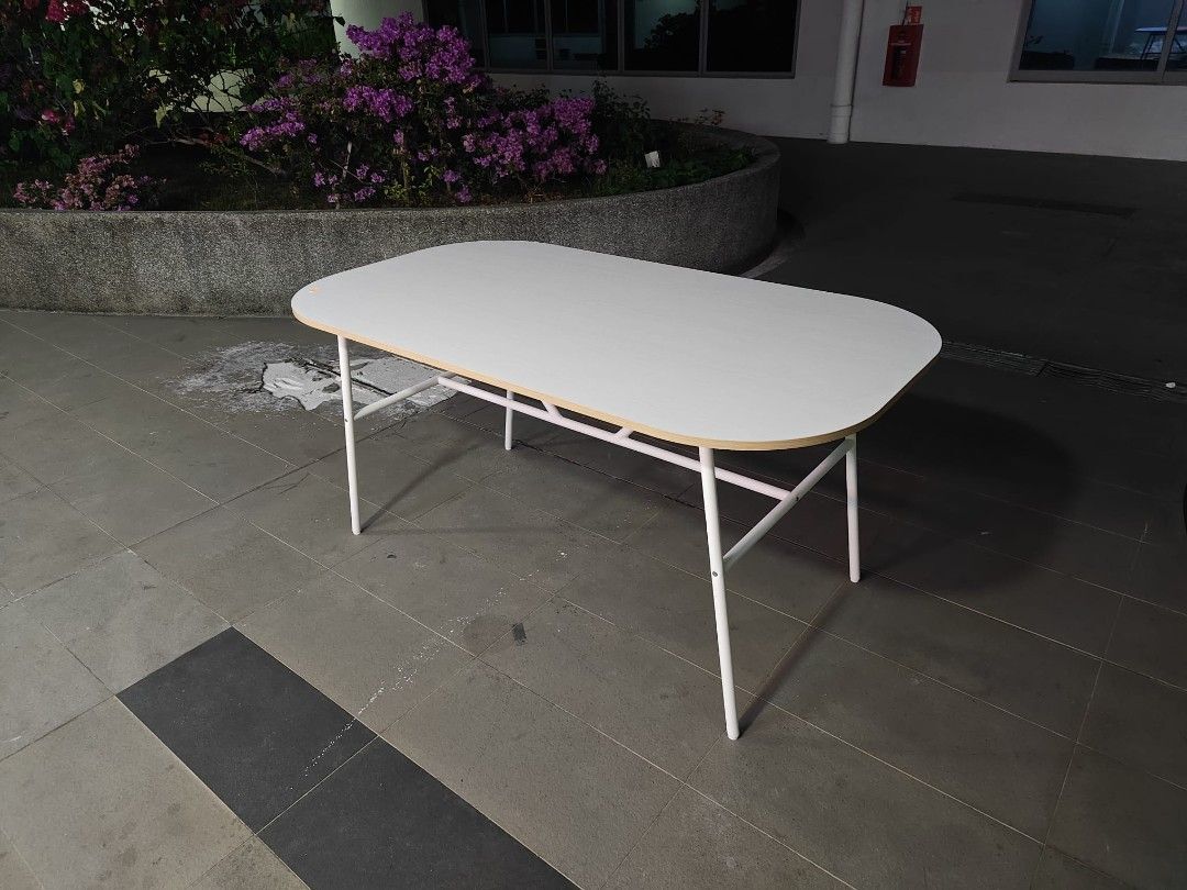 donatas_dining_table_1787664124_659810d4_progressive