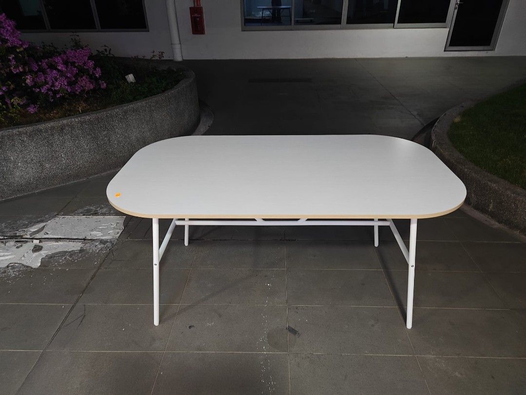 donatas_dining_table_1787664124_e6e53946_progressive