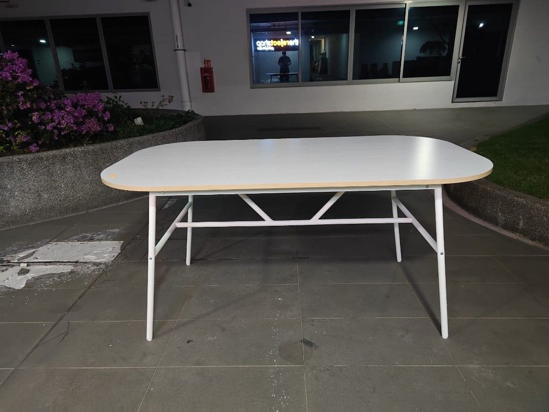 donatas_dining_table_1787664124_33f9d702_progressive