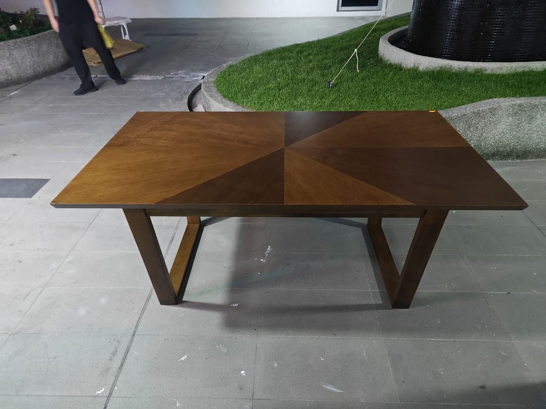 magallan_regular_dining_table__1786080032_11671d24_progressive