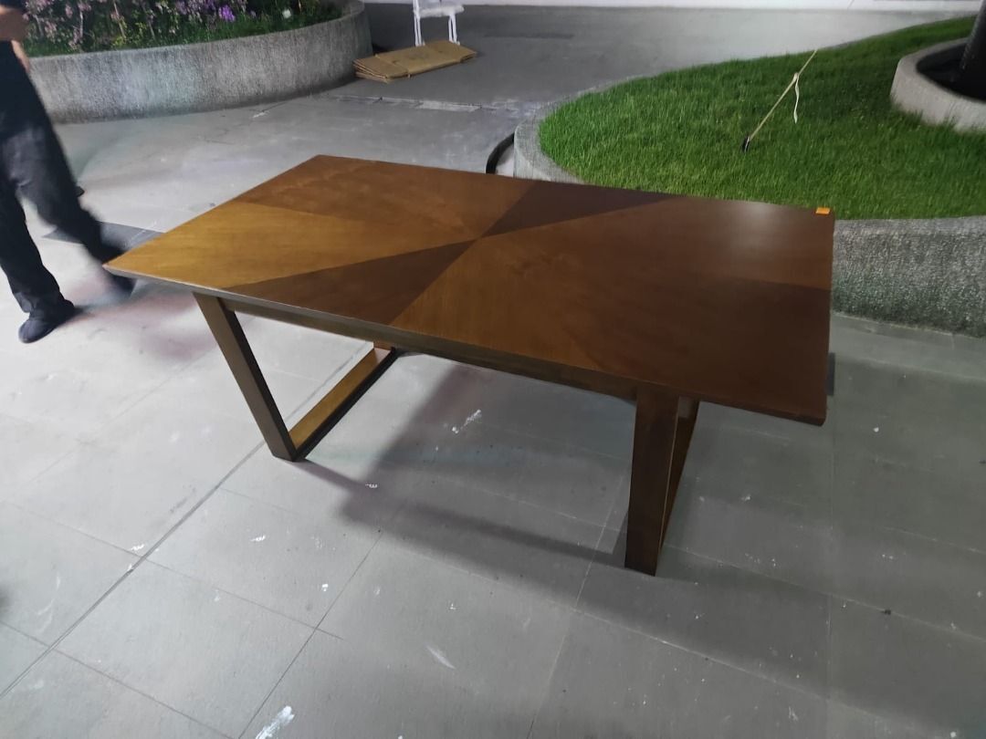 magallan_regular_dining_table__1786080032_46c36053_progressive
