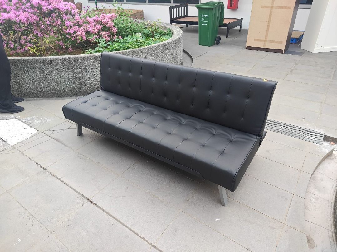 angeles_sofa_bed_in_black_pvc_1788429369_35bfaac5_progressive