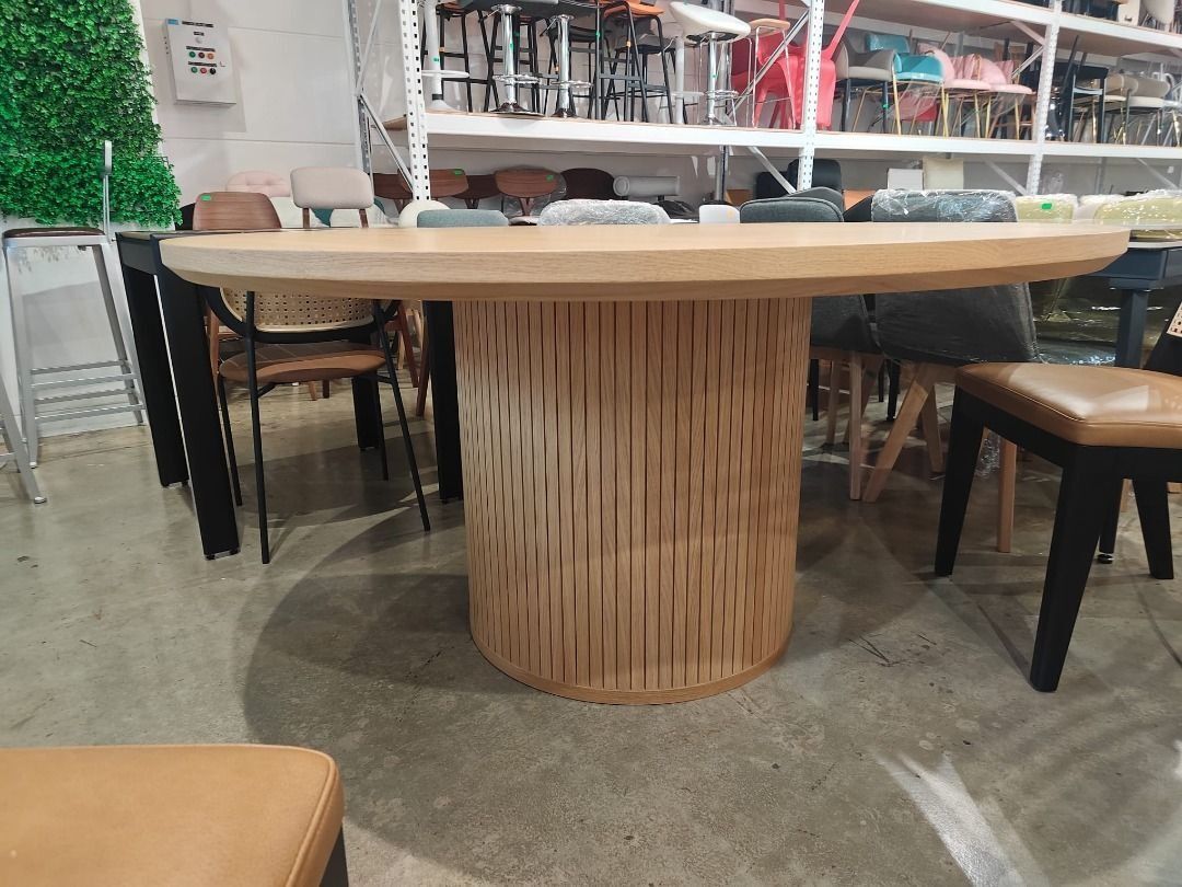 zollins_round_dining_table_1789128578_17c7f7ff_progressive