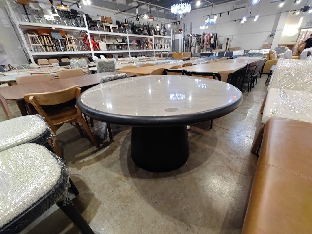 blackstock_round_dining_table__1788523307_d51dc234_progressive