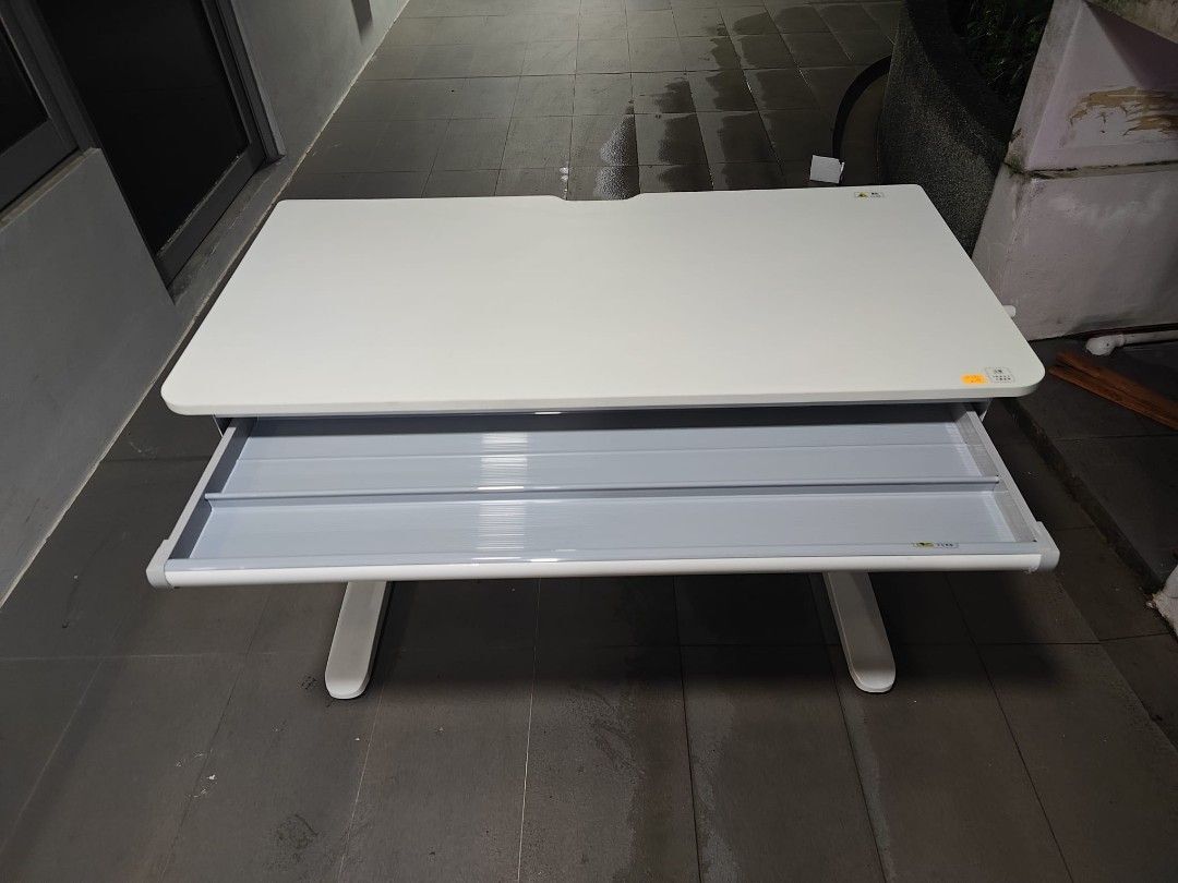 vermeulen_120cm_manual_height__1783764427_edc4bcca_progressive