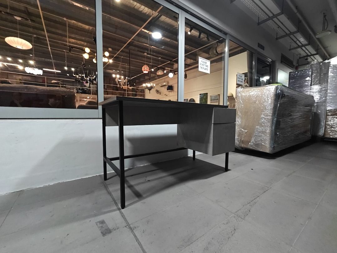 konkrete_study_desk_1783496191_6d6c195d_progressive