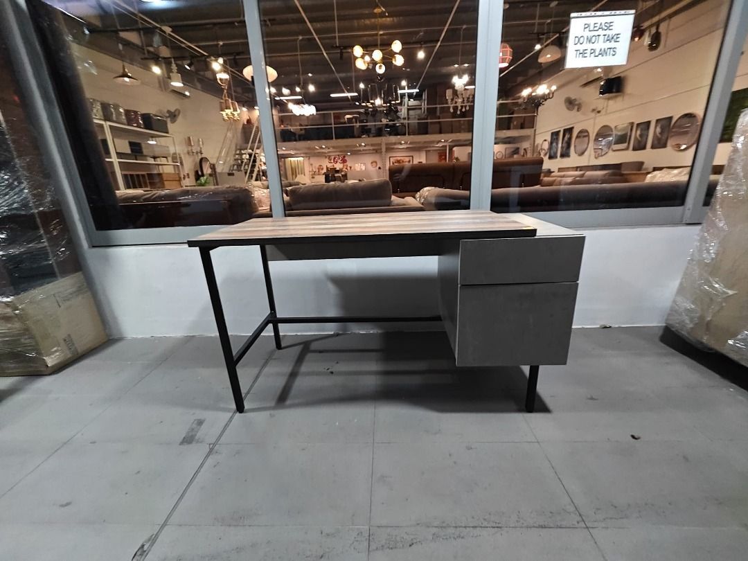 konkrete_study_desk_1783496191_3069f80d_progressive