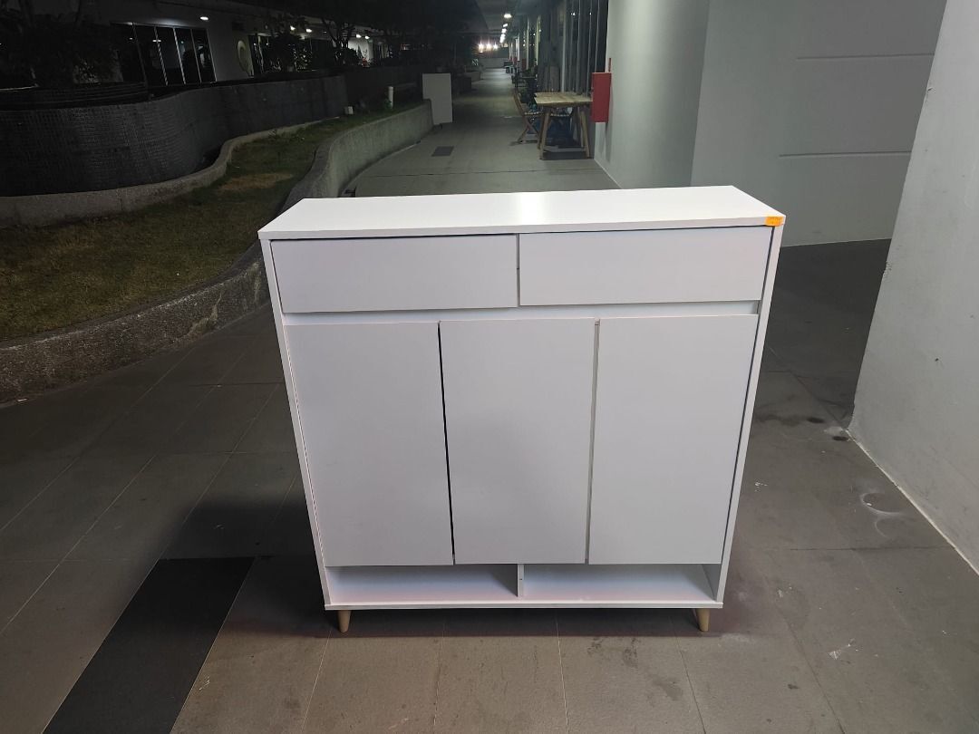 camilleri_shoe_cabinet_10m_1788670531_3c348b05_progressive