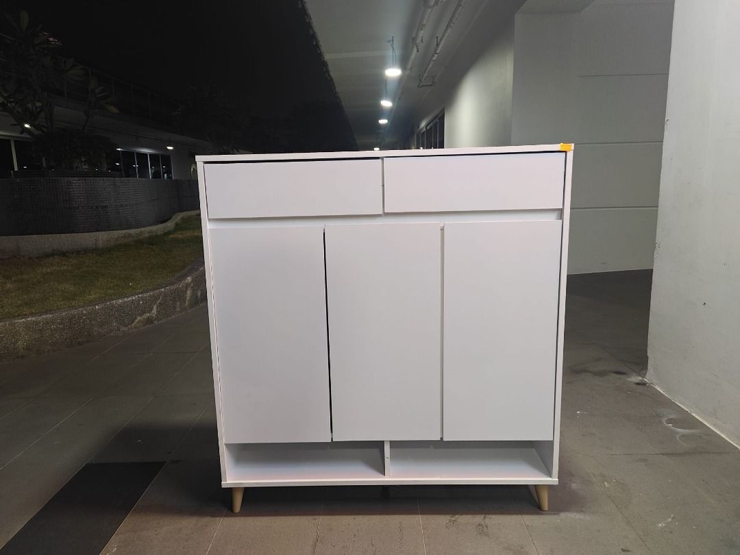 camilleri_shoe_cabinet_10m_1788670531_1cae86f8_progressive