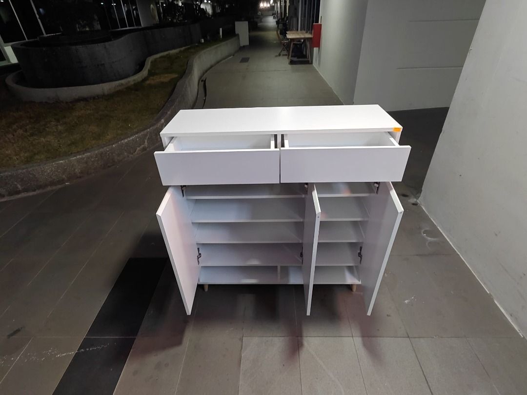 camilleri_shoe_cabinet_10m_1788670531_53c3f440_progressive