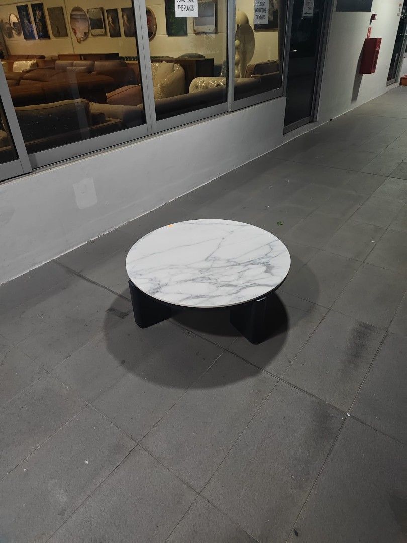malina_095m_coffee_table_with__1785236024_e33c2ee9_progressive