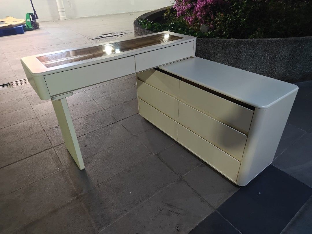 oscar_extendable_dressing_tabl_1788523064_673a079a_progressive