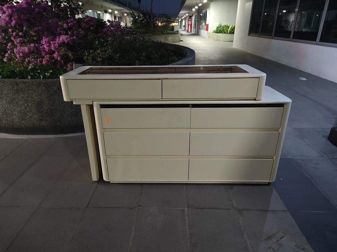 oscar_extendable_dressing_tabl_1788523064_e4071e9f_progressive