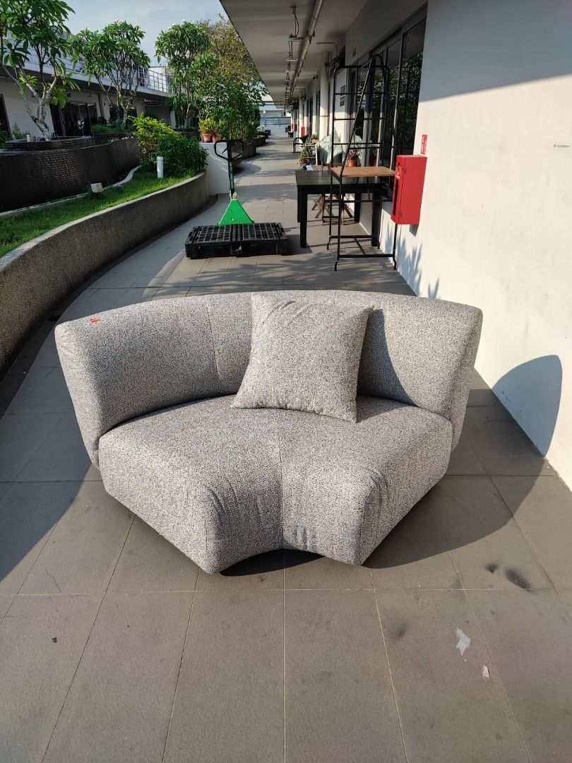 barkley_sofa_in_grey_fabric_1748755042_4d8651a4_progressive