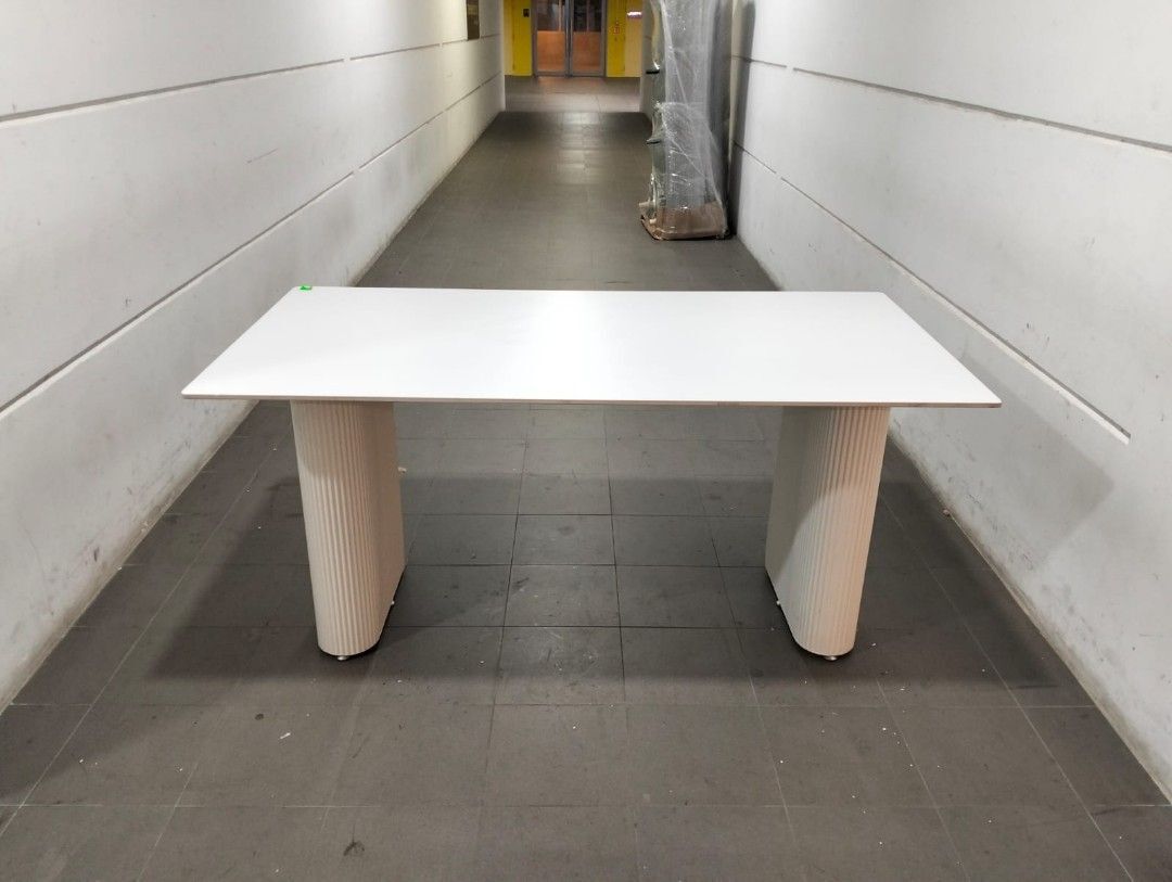 banerjee_dining_table_1712757047_0f98189b_progressive