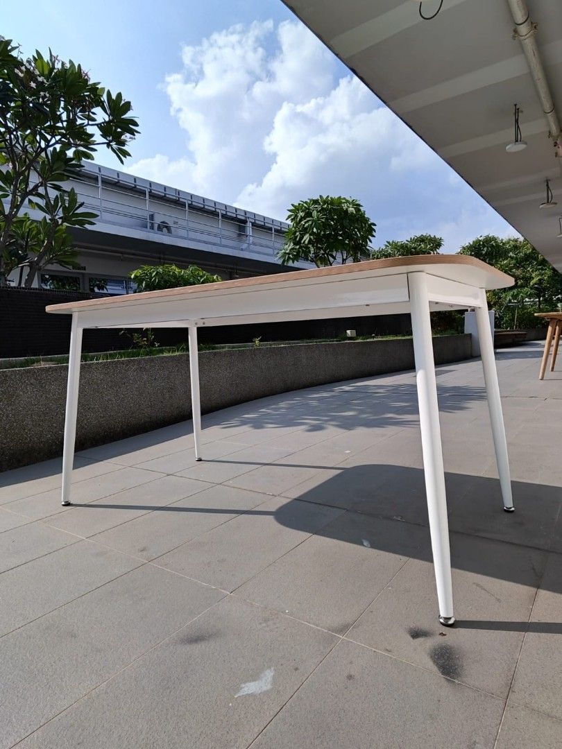 galeano_dining_table_1753551731_5bd0a044_progressive