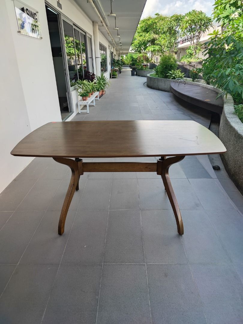 checkers_regular_dining_table__1754557062_a383a489_progressive