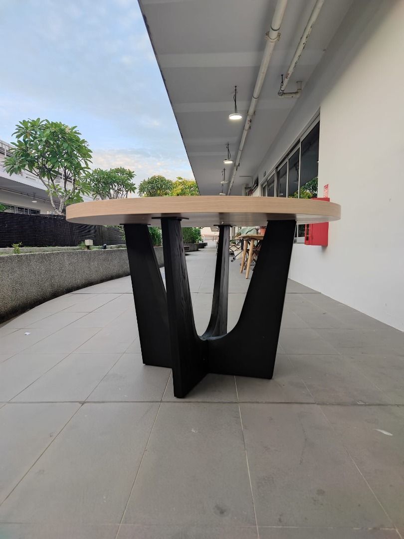 spielberg_round_dining_table_1751204660_beff2645_progressive