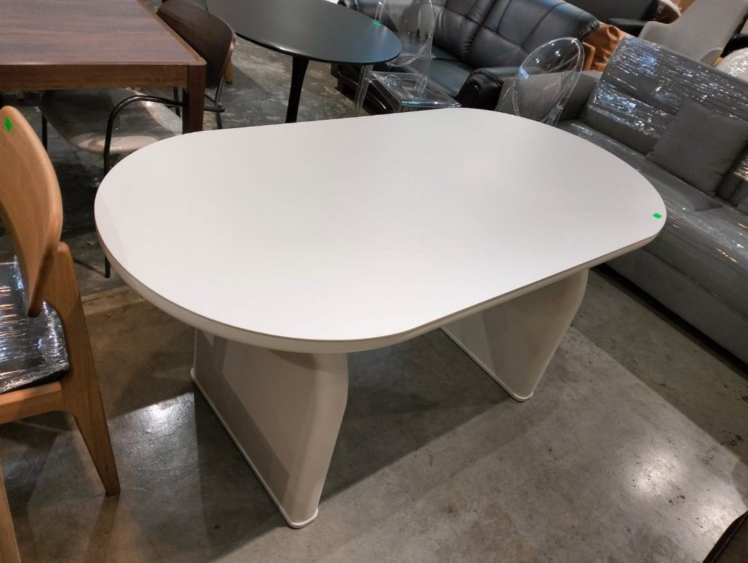 henderson_dining_table_with_si_1737122927_e11cb22b_progressive