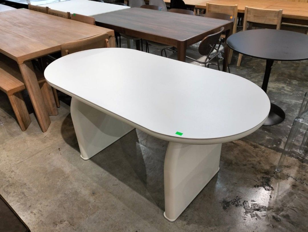 henderson_dining_table_with_si_1737122927_6fc1ba96_progressive