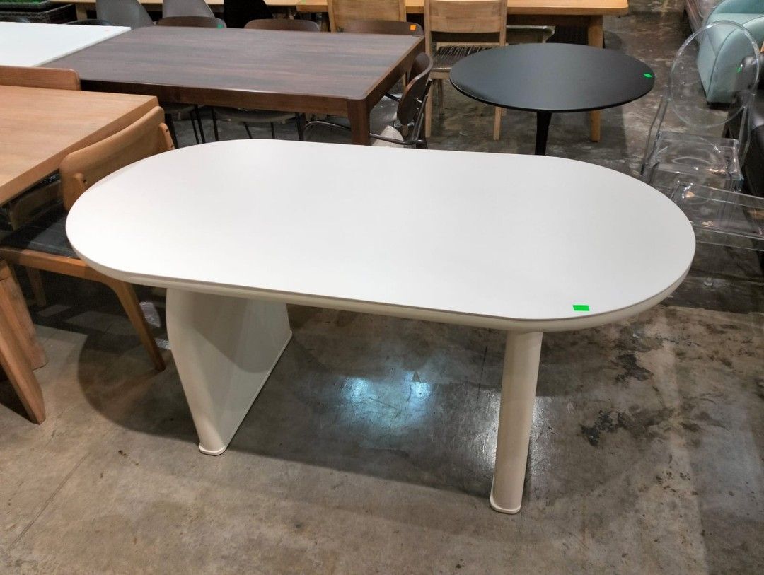 henderson_dining_table_with_si_1737122927_df1b53ab_progressive