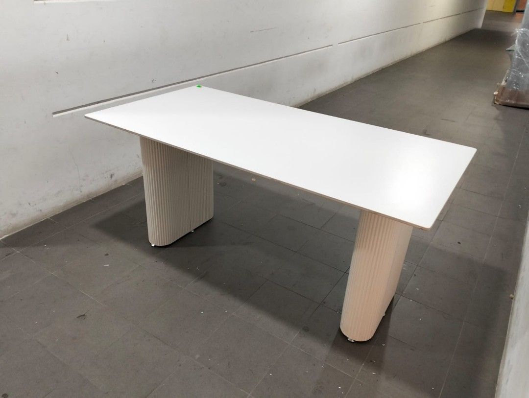 banerjee_dining_table_1712757047_7fe1c00d_progressive