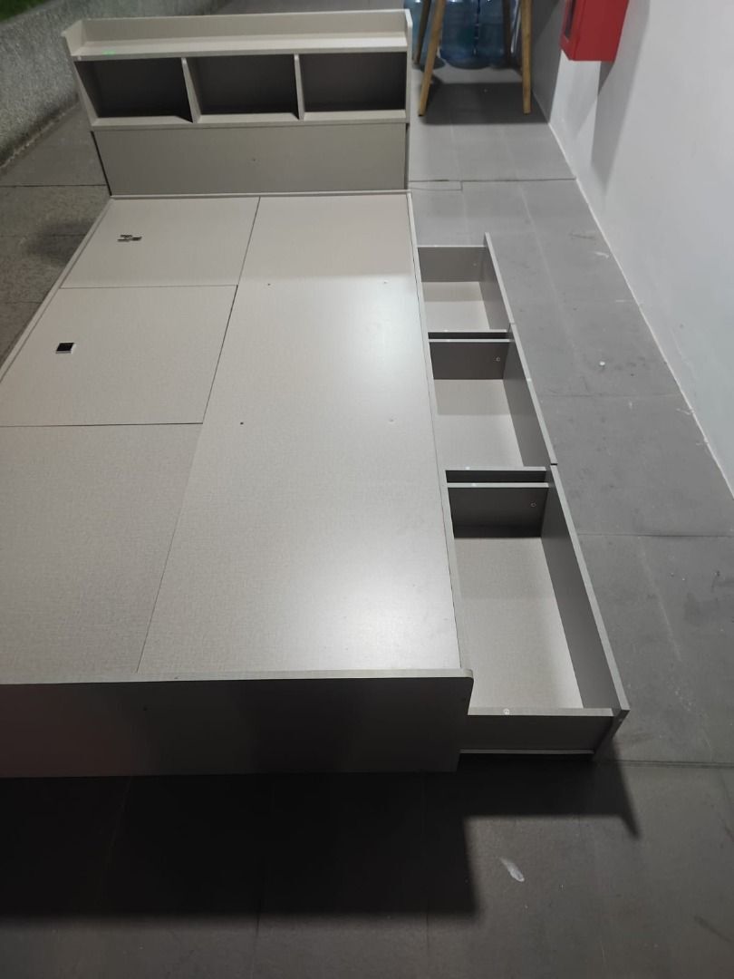 sterling_multi_storage_platfor_1755075232_aec6546a_progressive