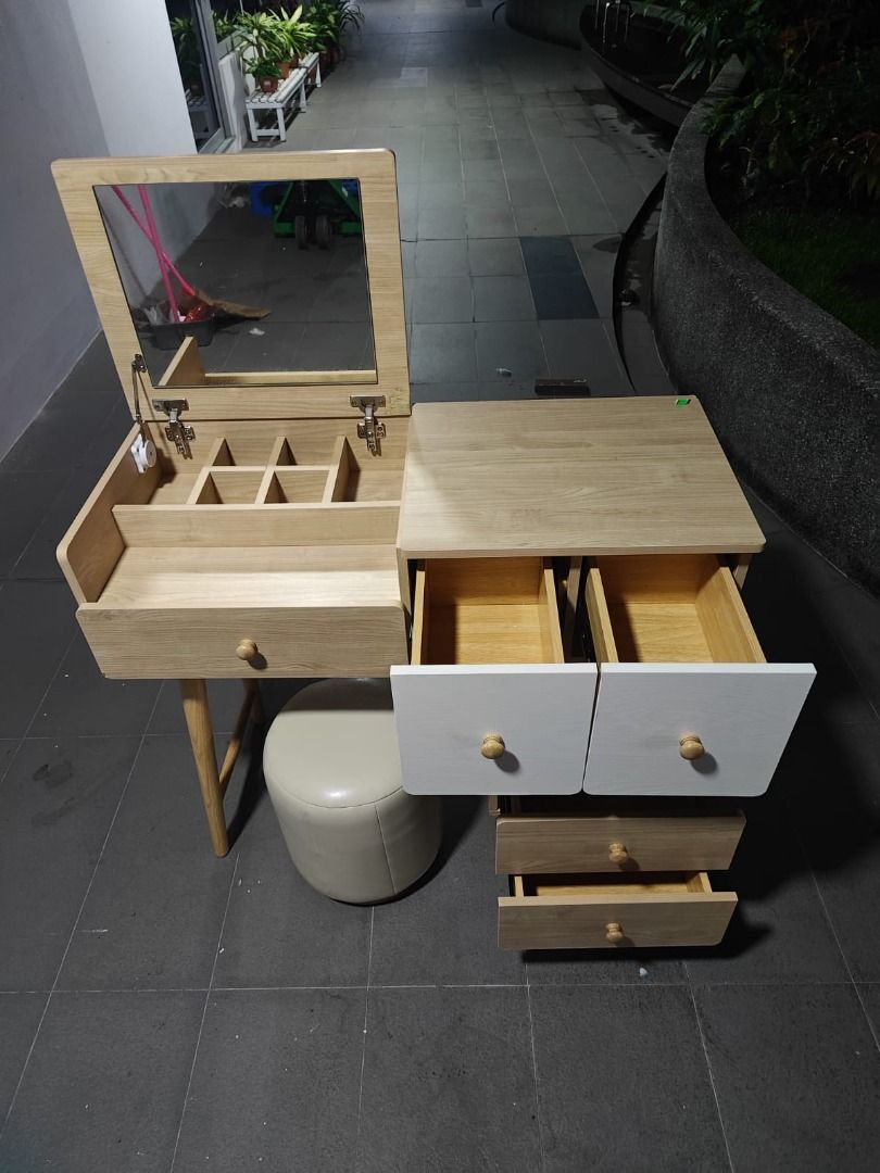 murawaki_dressing_table_1754558147_81b58fa0_progressive