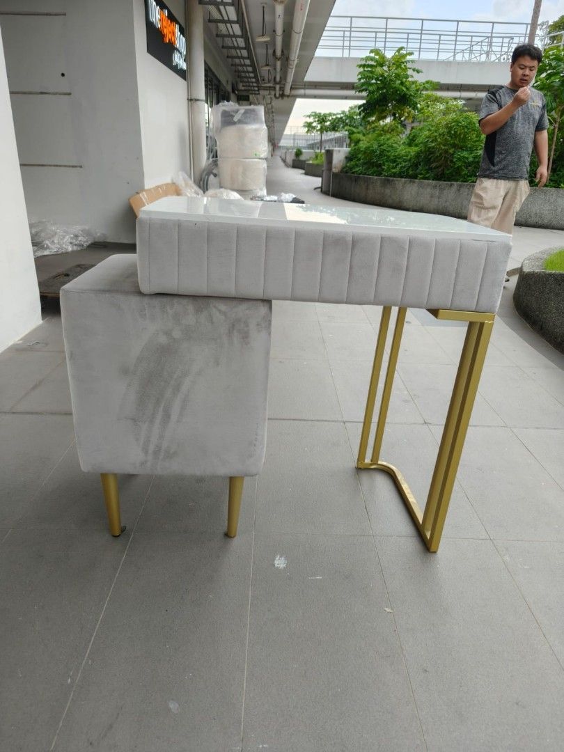 velaris_velvet_dressing_table_1743602157_e878bb2f_progressive