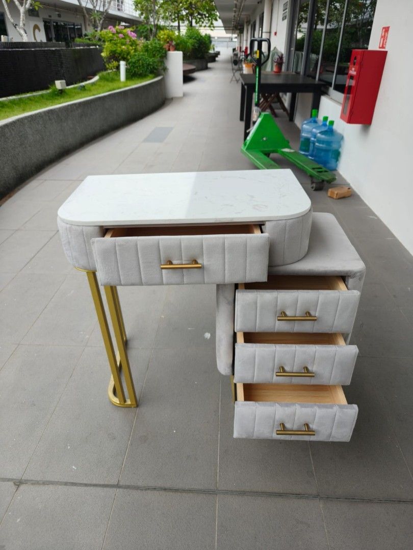 velaris_velvet_dressing_table_1743602157_0246aedc_progressive