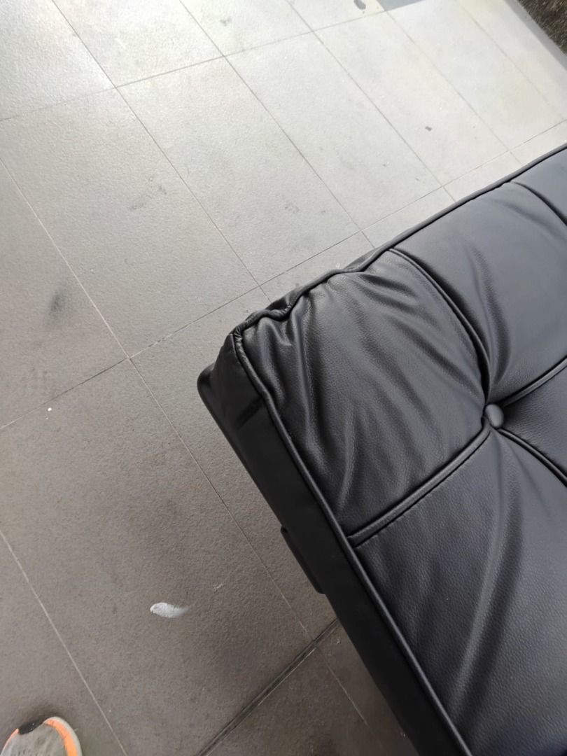 barcelona_day_bed_in_black_pu_1743947601_384c14d1_progressive