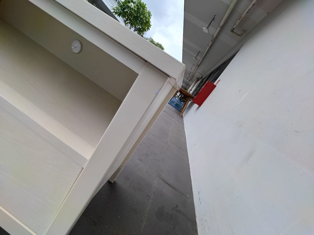 veilside_tv_console_18m_white_1755162032_00d81a62_progressive