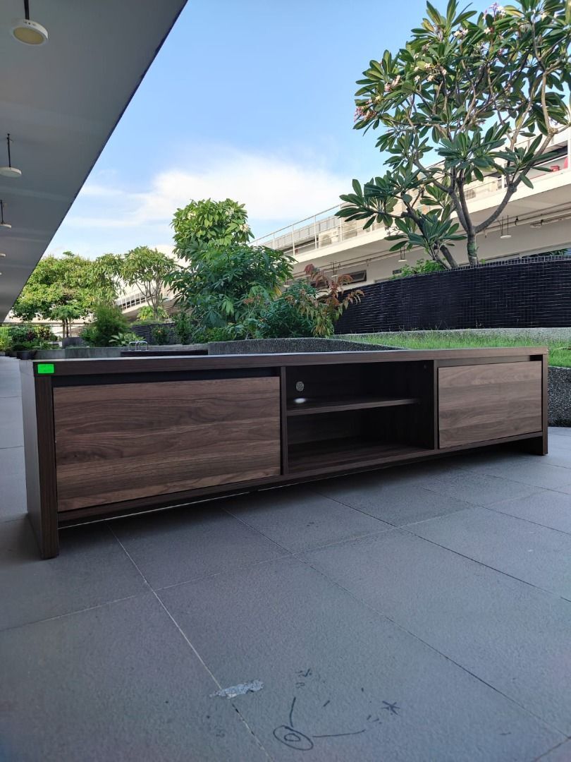 berelnet_tv_console_in_walnut_1755413294_6c4385ec_progressive
