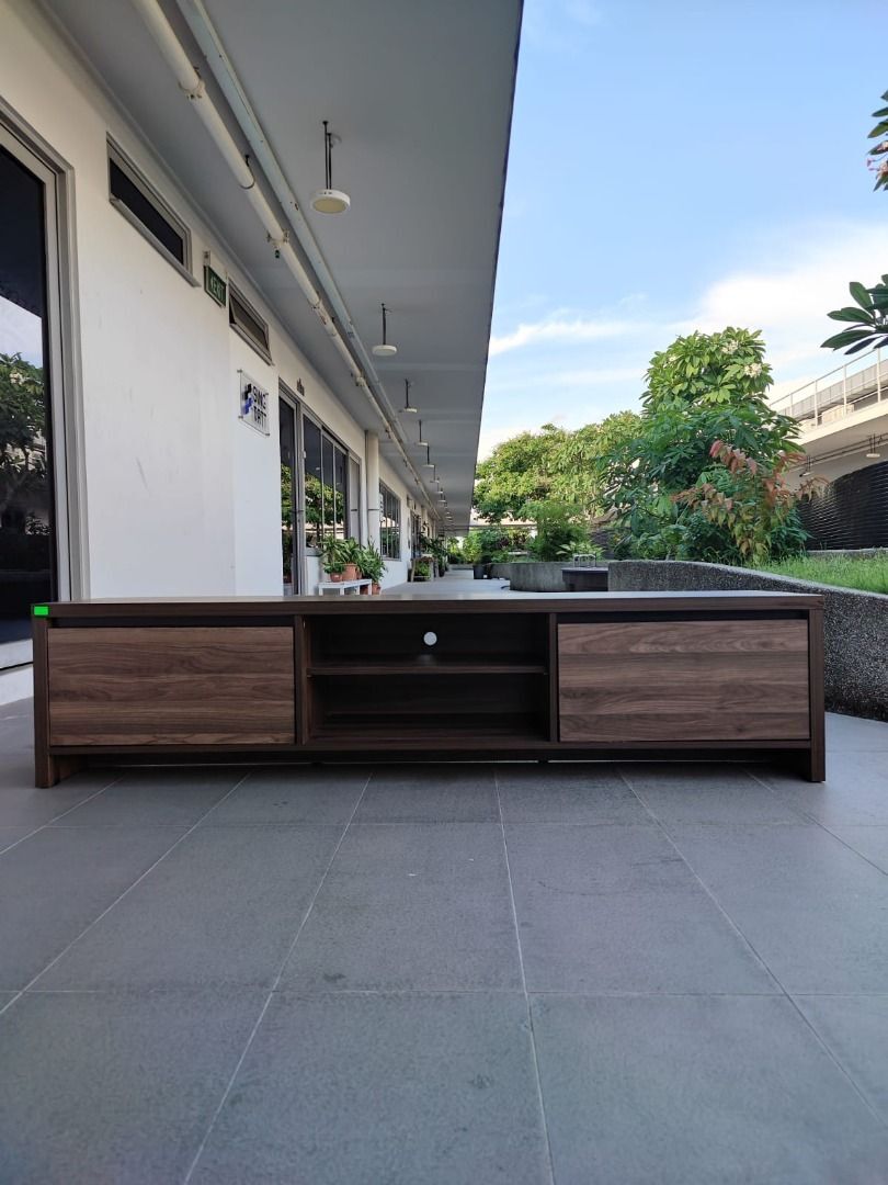 berelnet_tv_console_in_walnut_1755413294_9c786b5c_progressive