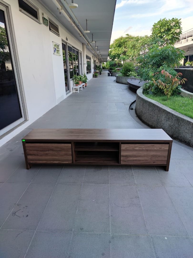 berelnet_tv_console_in_walnut_1755413294_1e0fcc33_progressive