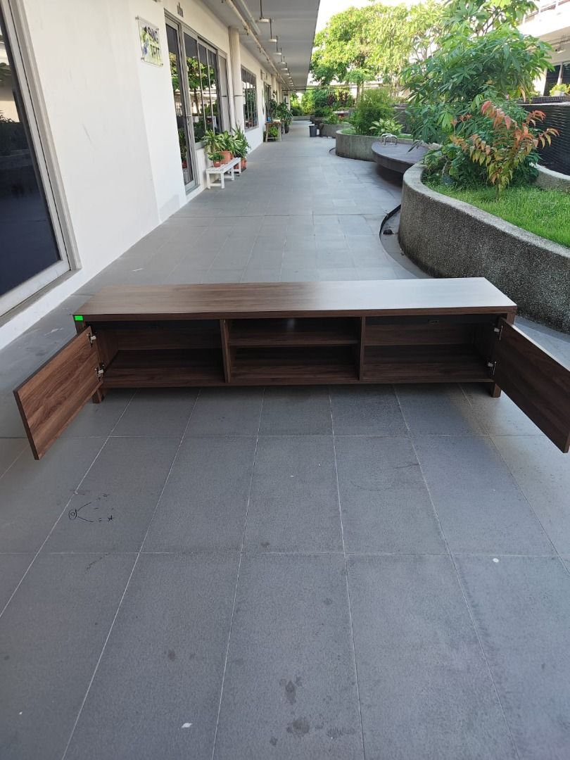 berelnet_tv_console_in_walnut_1755413294_62a54e39_progressive