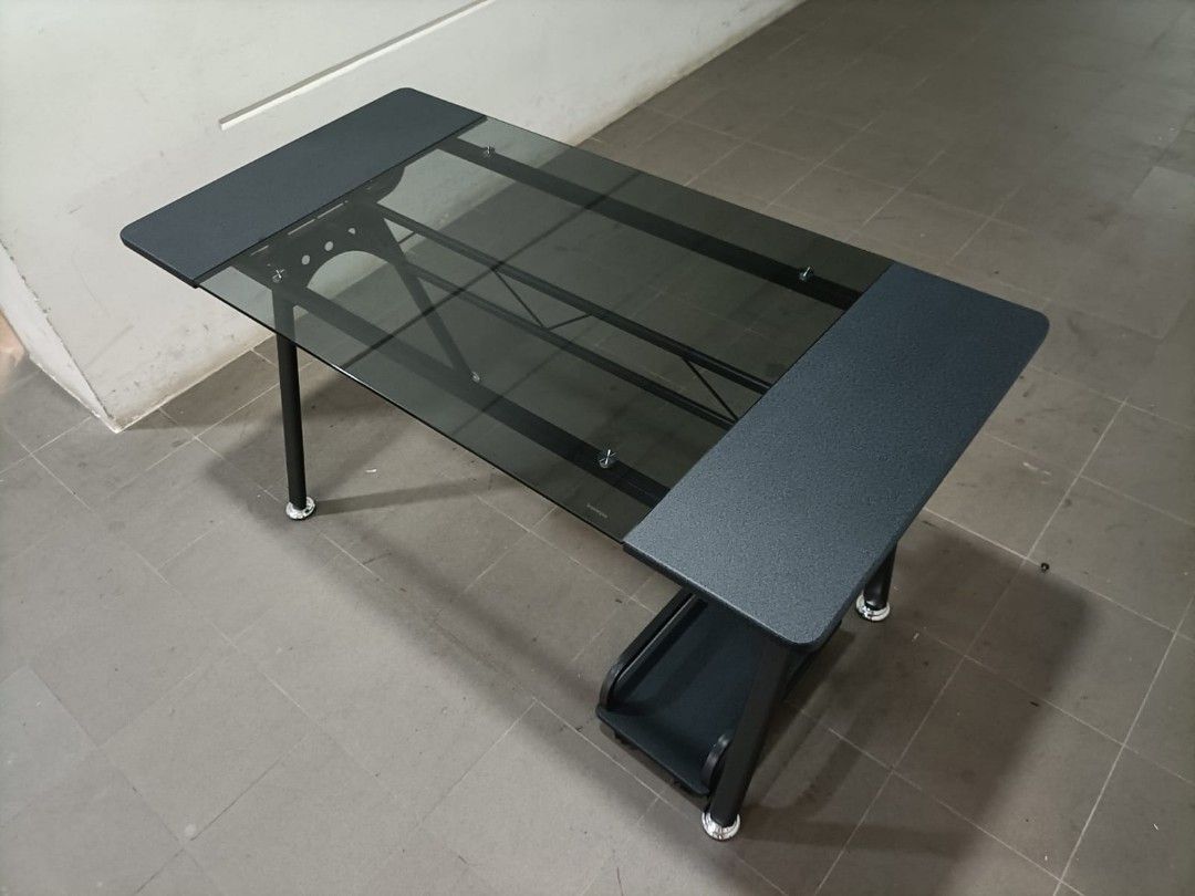 wavetrac_working_desk_in_black_1696688099_13f6cd47_progressive