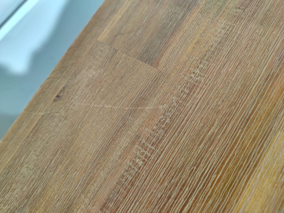 vettel_acacia_wood_writing_des_1747115568_1be93fa6_progressive
