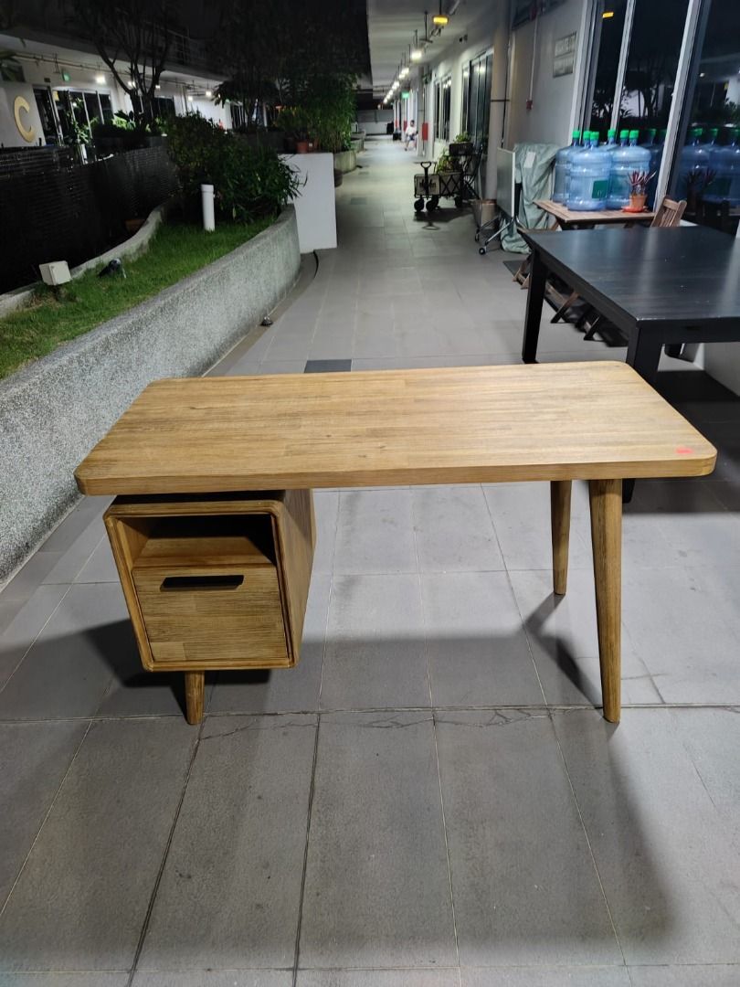 vettel_acacia_wood_writing_des_1747115568_d0b7dc39_progressive