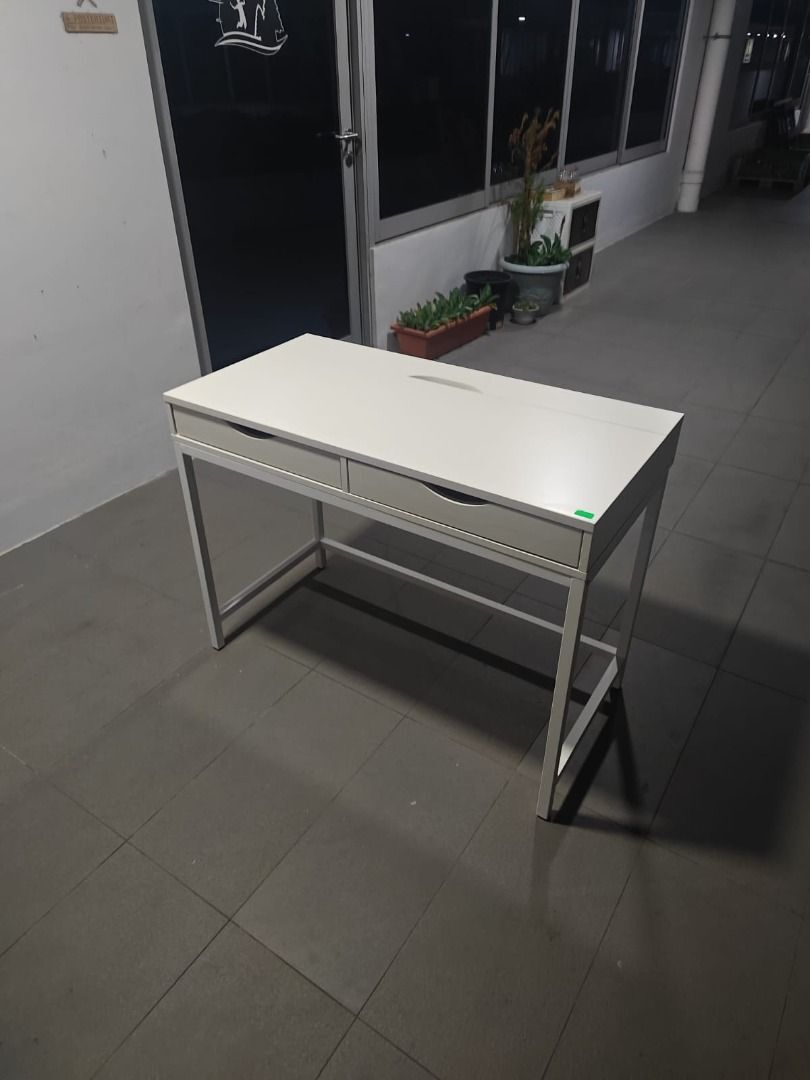 detria_10m_study_desk_1756646599_82fd9d79_progressive