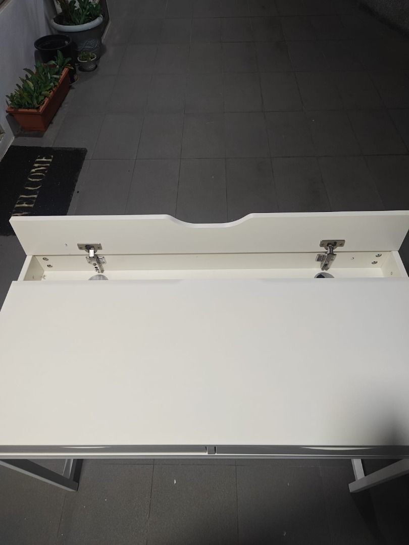 detria_10m_study_desk_1756646599_df061e2b_progressive