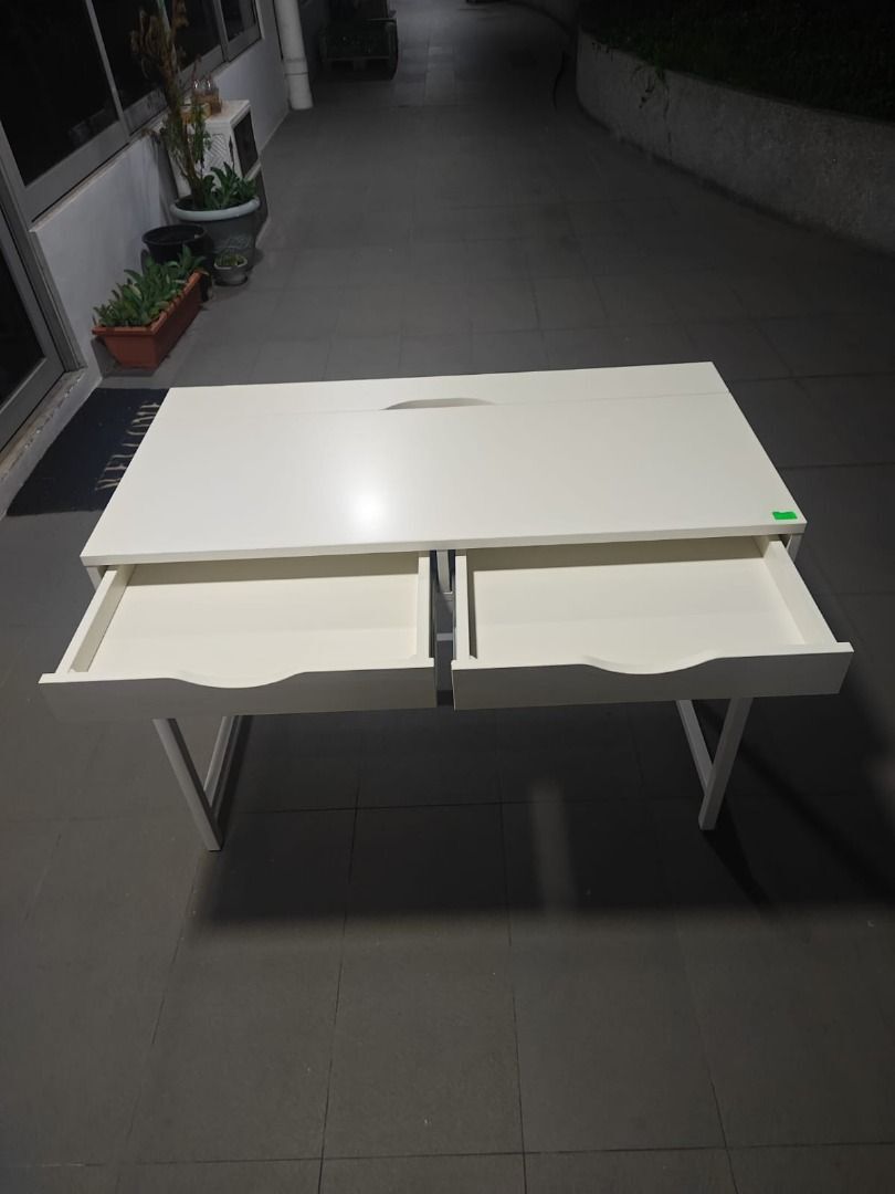 detria_10m_study_desk_1756646599_755881ba_progressive