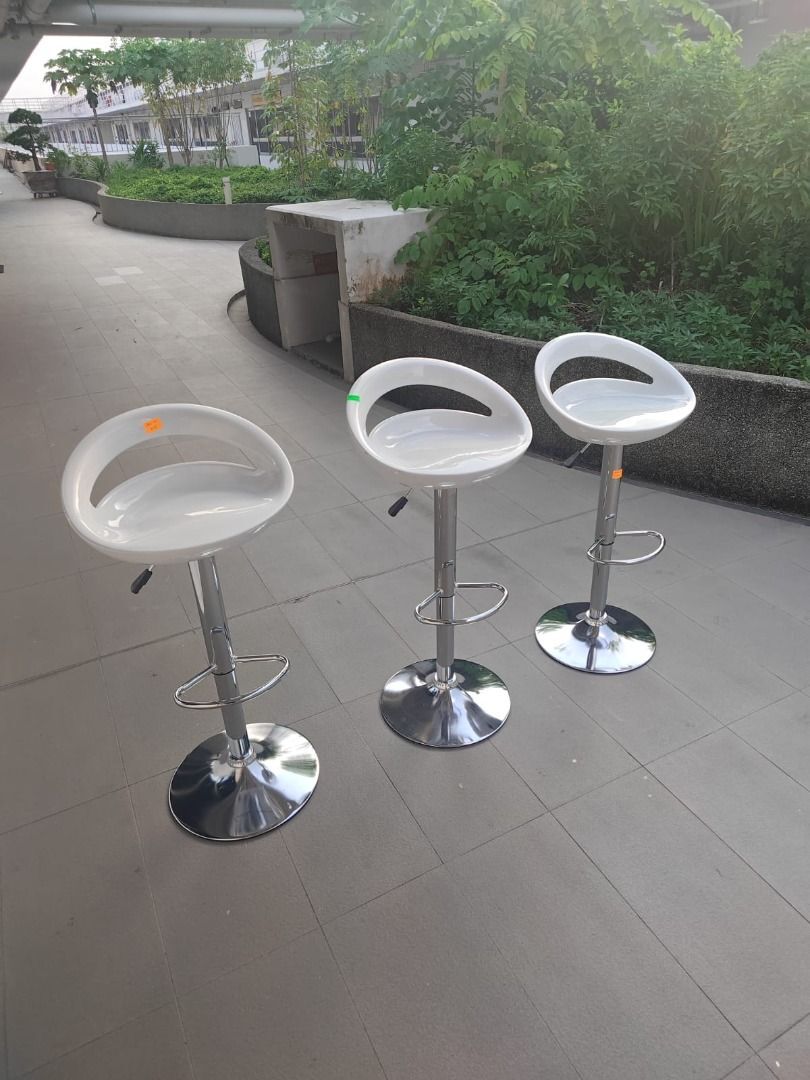 saron_ii_bar_stools_in_white_s_1753947594_4f669c7c_progressive