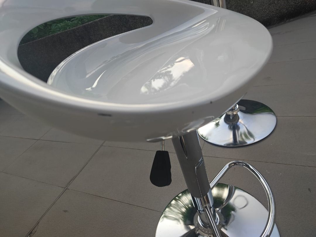 saron_ii_bar_stools_in_white_s_1753947594_09adbf52_progressive