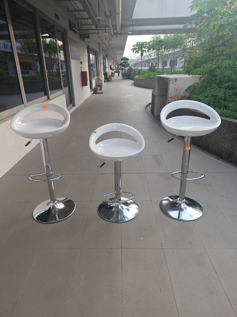 saron_ii_bar_stools_in_white_s_1753947594_d9af5a94_progressive