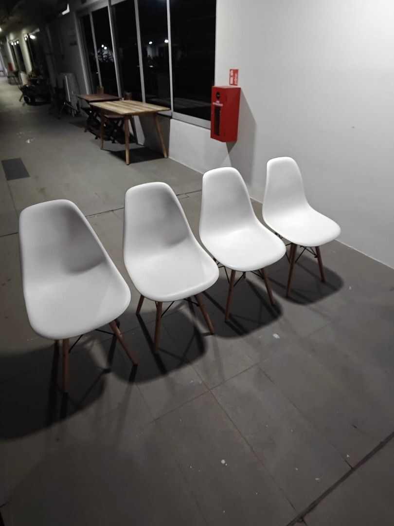 fire_sale__4_x_raz_eames_chair_1754808110_2cf6ad65_progressive