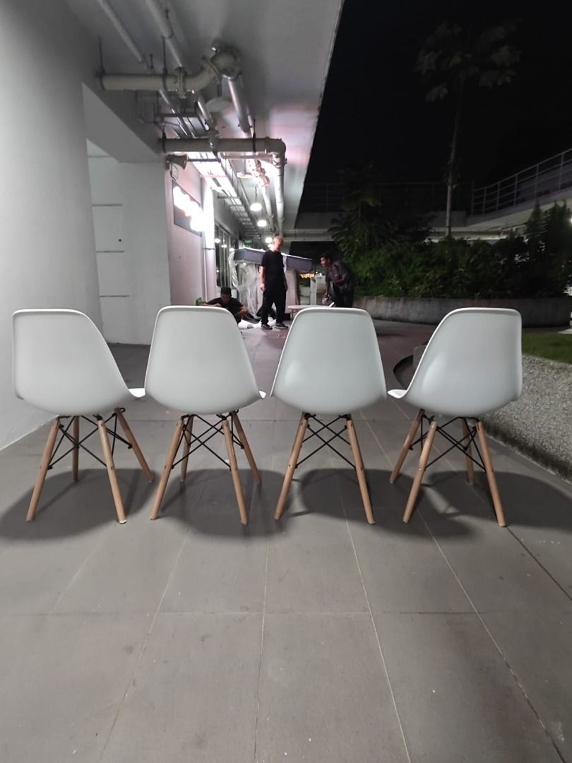 fire_sale__4_x_raz_eames_chair_1754808110_43e72d91_progressive