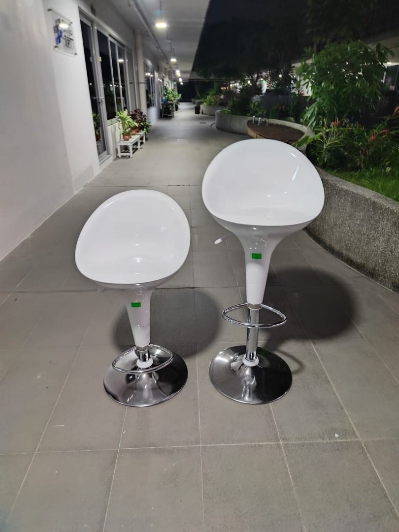 hektor_ii_bar_stools_in_white__1750829188_64bce499_progressive