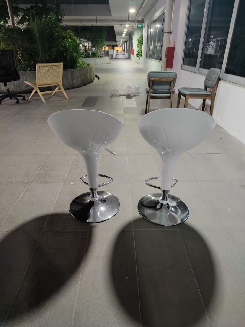 hektor_ii_bar_stools_in_white__1750829188_dbcf6c75_progressive