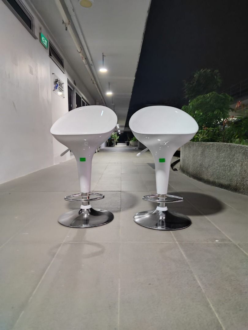hektor_ii_bar_stools_in_white__1750829188_6424f11f_progressive